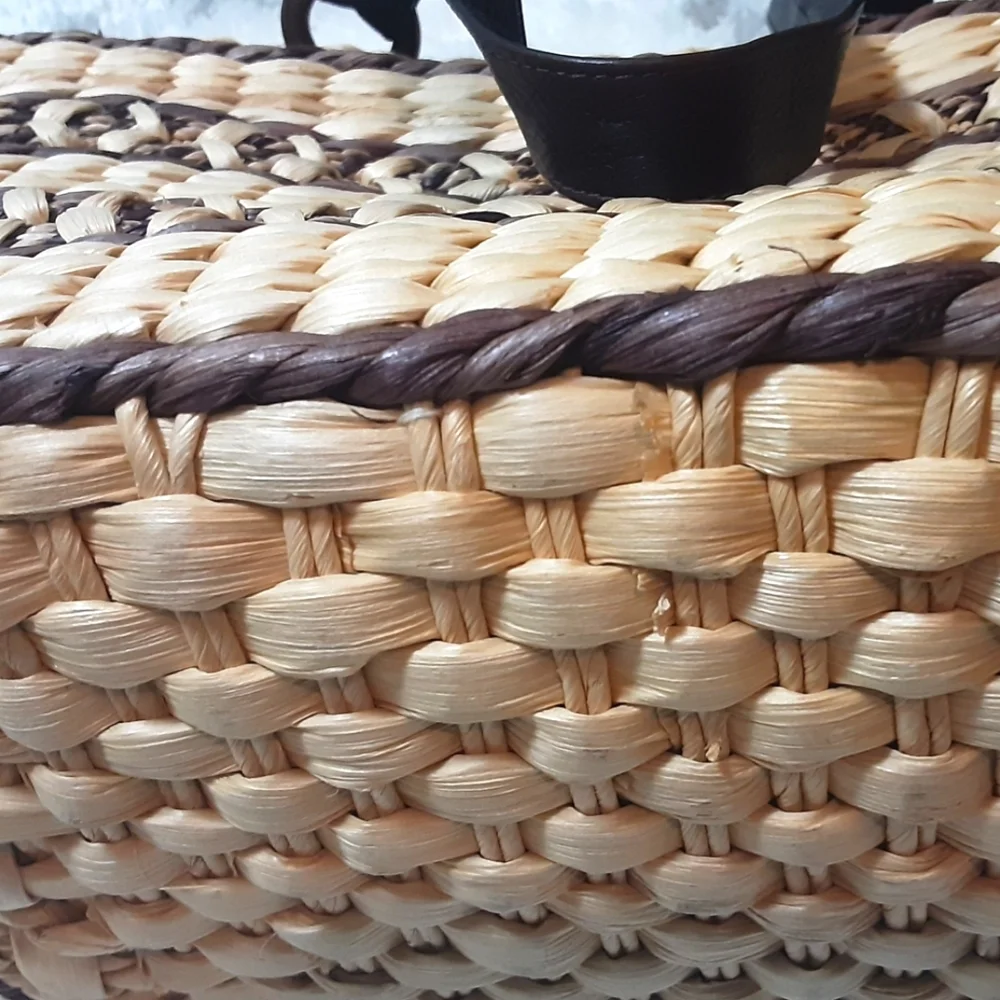 Scala Handcrafted Straw Tote - Picture 7 of 9